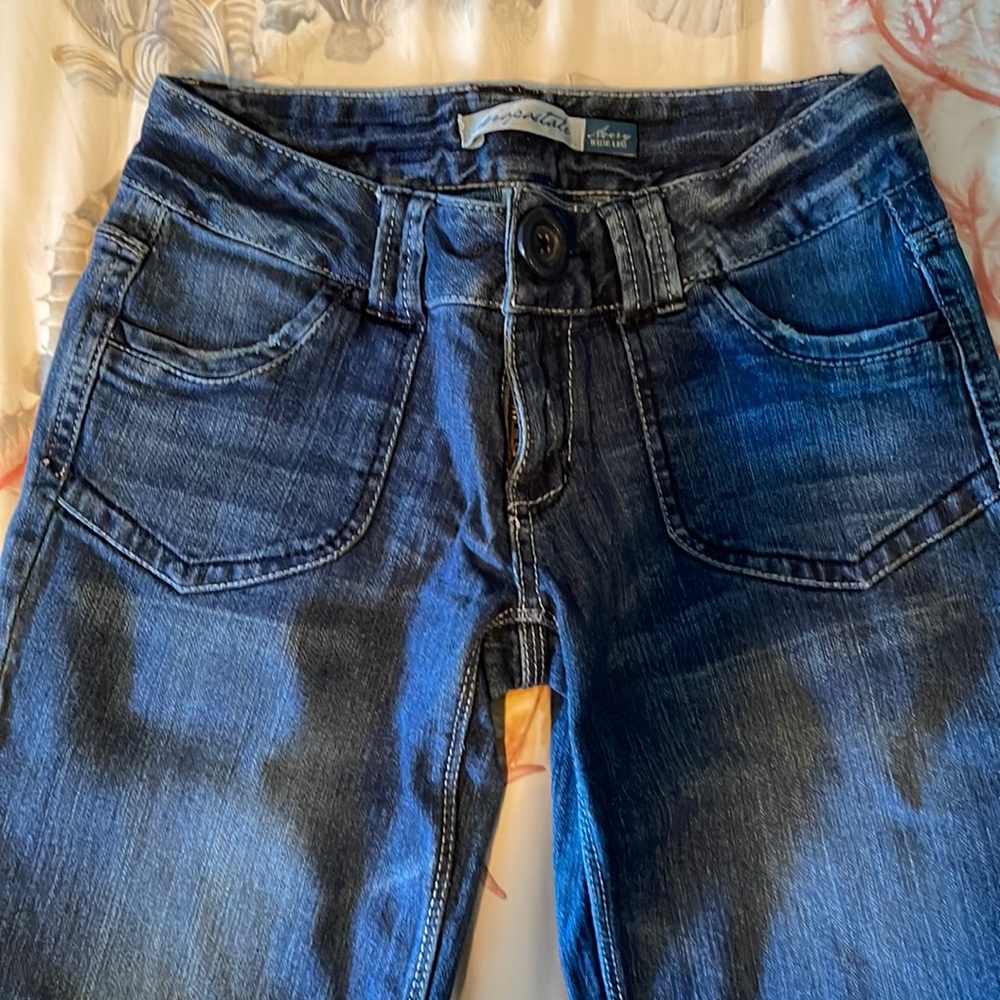 Juniors Aeropostale Avery Wide Leg Jean size 5/6. Denim.